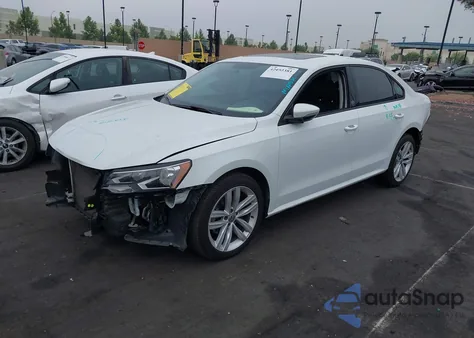 2019 Volkswagen Passat 2.0T Wolfsburg Edition z USA, uszkodzony, nr VIN 1VWLA7A37KC001690